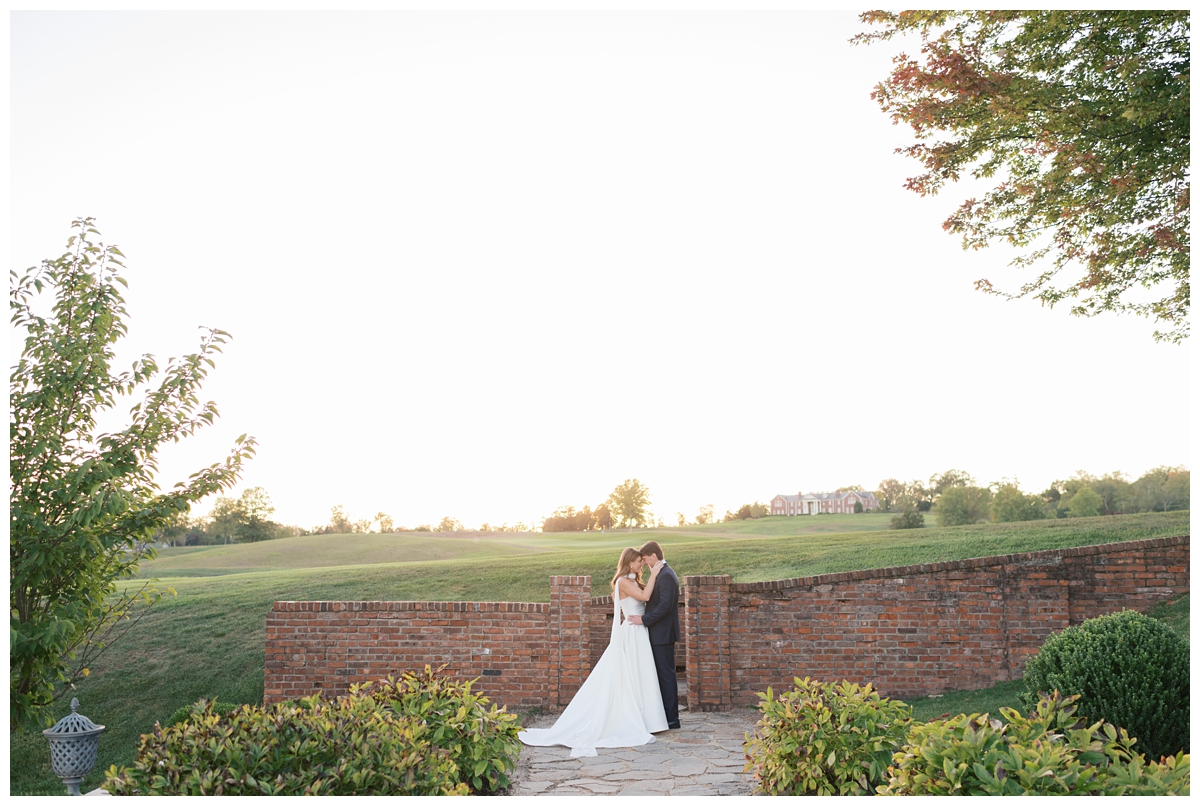 Romantic portraits on the estate grounds of Hamilton Farm Golf Club