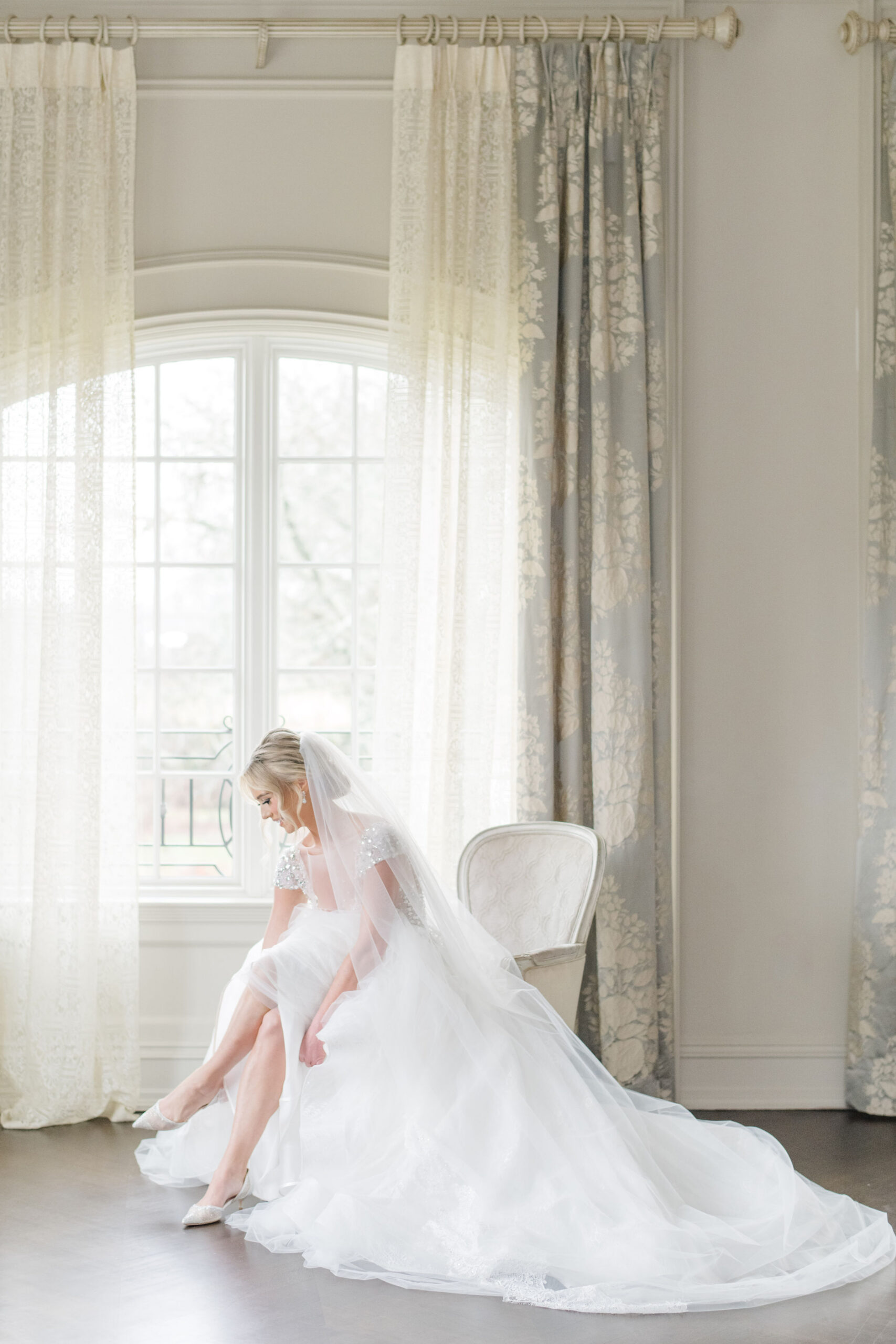 Bride prepares for wedding at Park Chateau and Gardens
